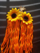 Load image into Gallery viewer, Sunflower earrings
