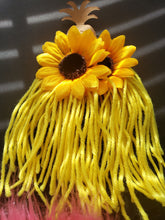 Load image into Gallery viewer, Sunflower earrings
