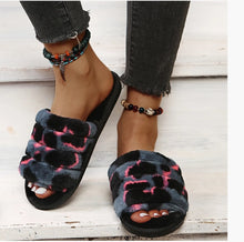 Load image into Gallery viewer, Slippers
