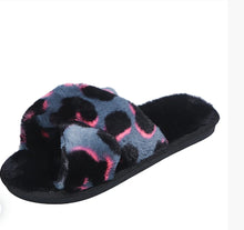 Load image into Gallery viewer, Slippers
